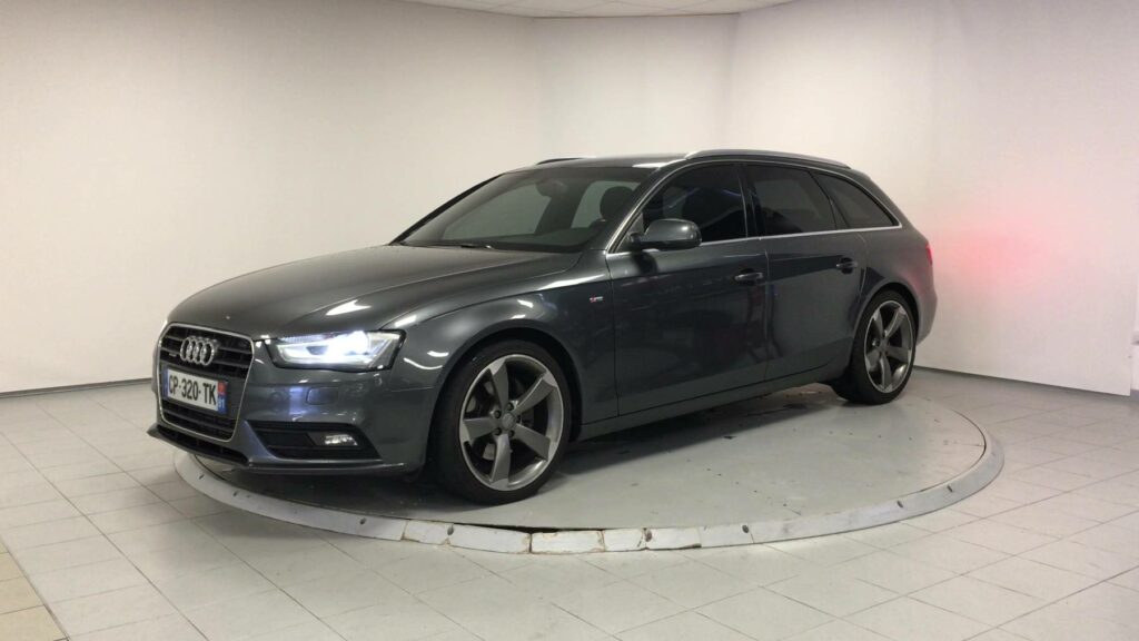 AUDI A4 IV AVANT phase 2 3.0 V6 245 S LINE